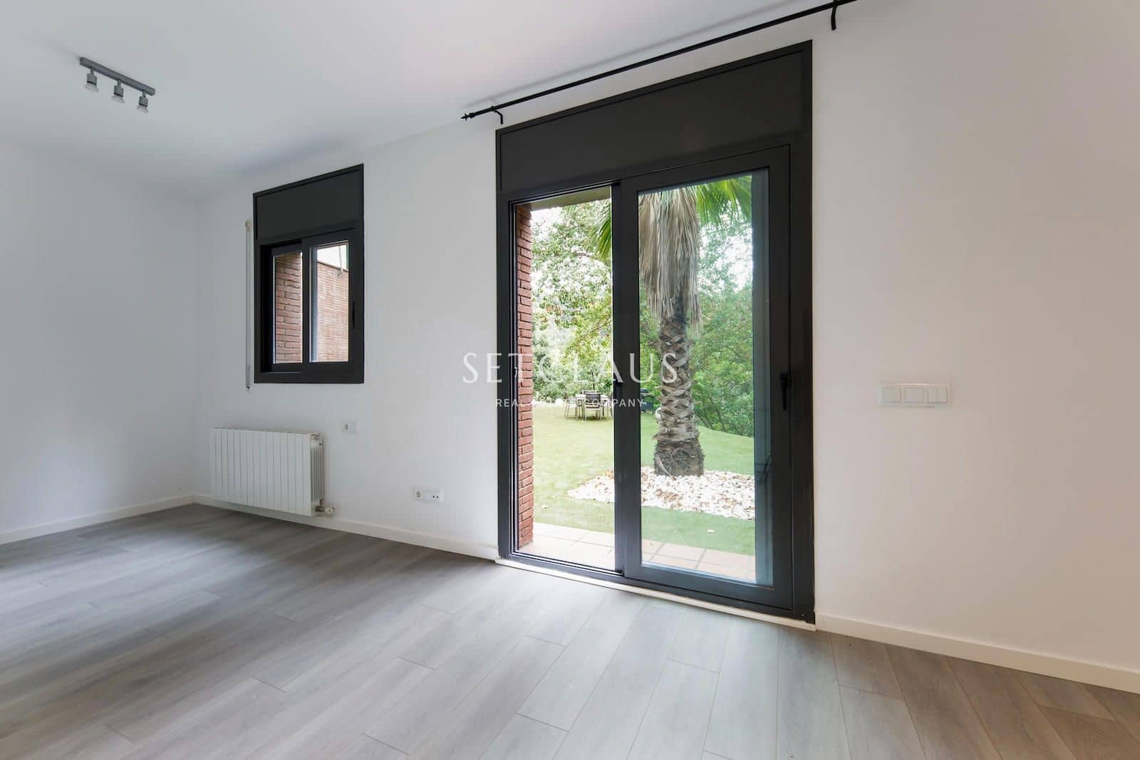 5 bedroom Villa for sale in Les Planes with pool garage - € 1,490,000 (Ref: 10043478)