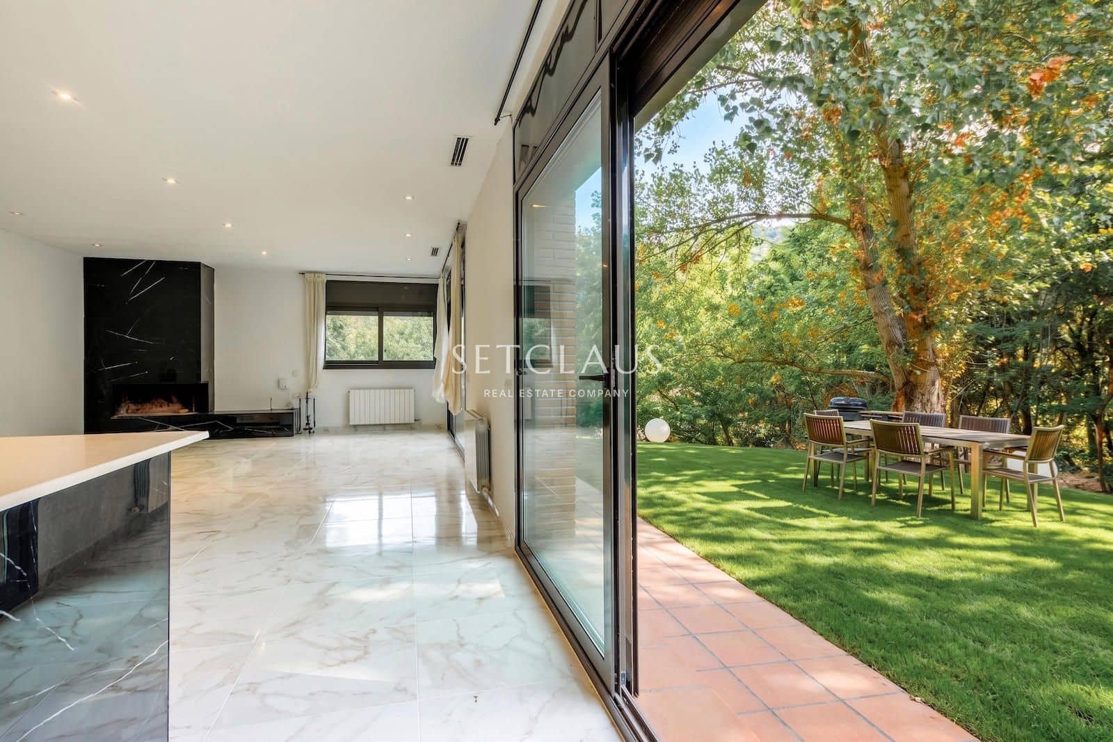 5 bedroom Villa for sale in Les Planes with pool garage - € 1,490,000 (Ref: 10043478)