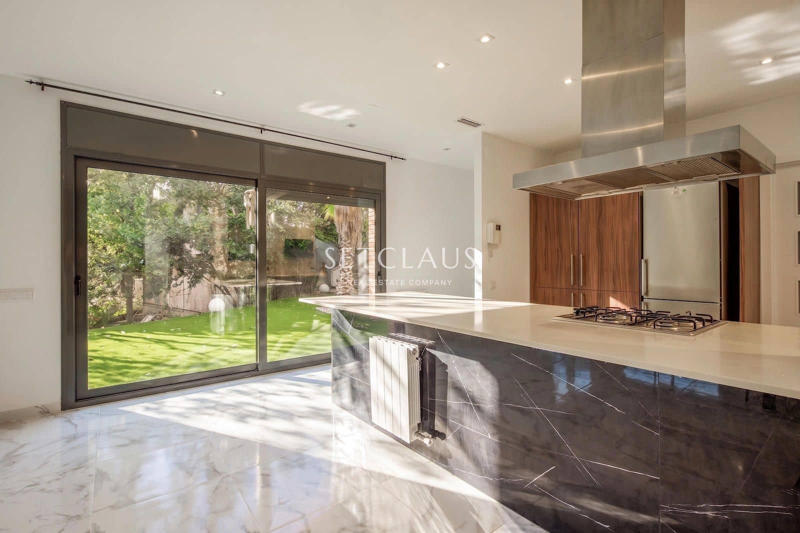 5 bedroom Villa for sale in Les Planes with pool garage - € 1,490,000 (Ref: 10043478)