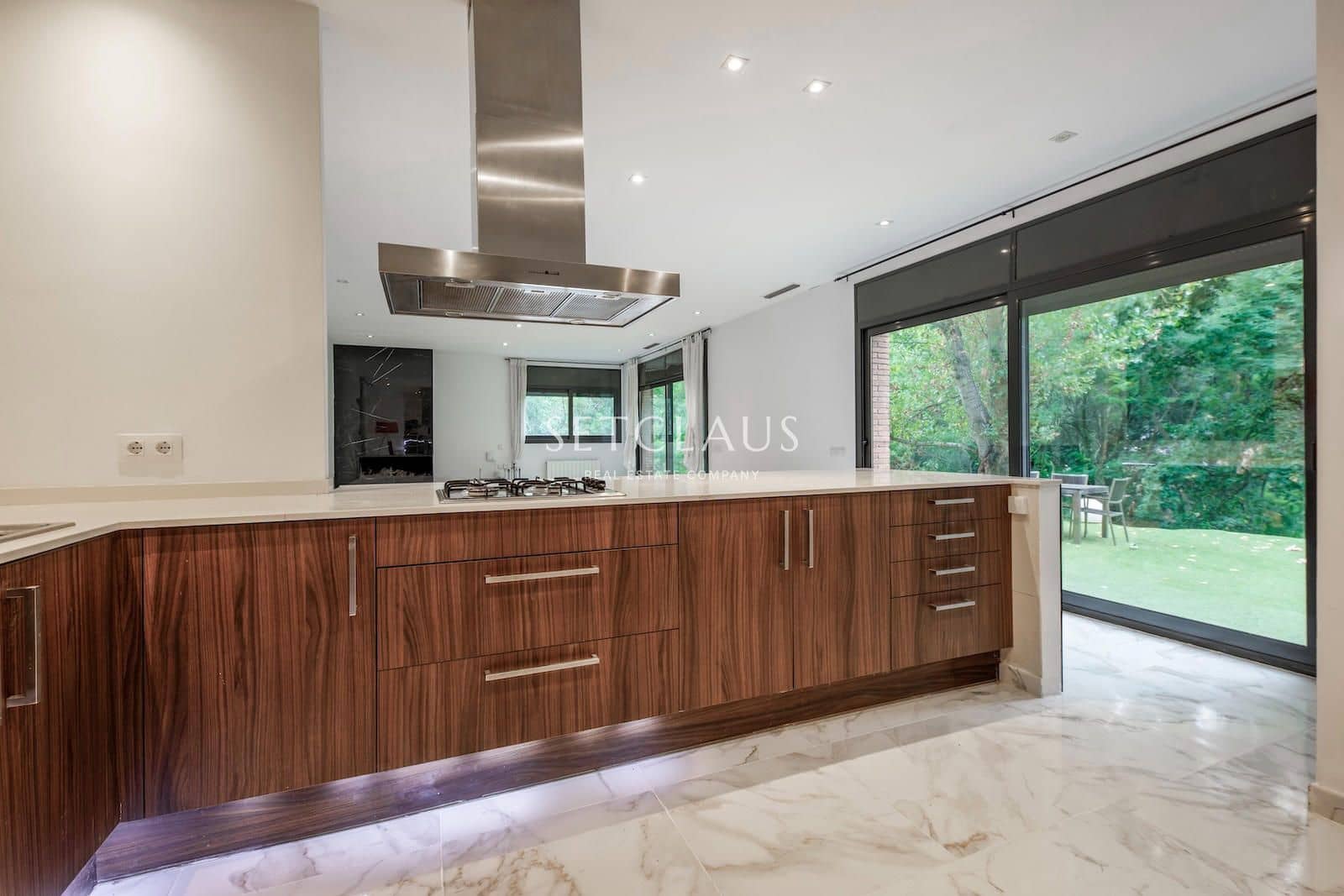 5 bedroom Villa for sale in Les Planes with pool garage - € 1,490,000 (Ref: 10043478)