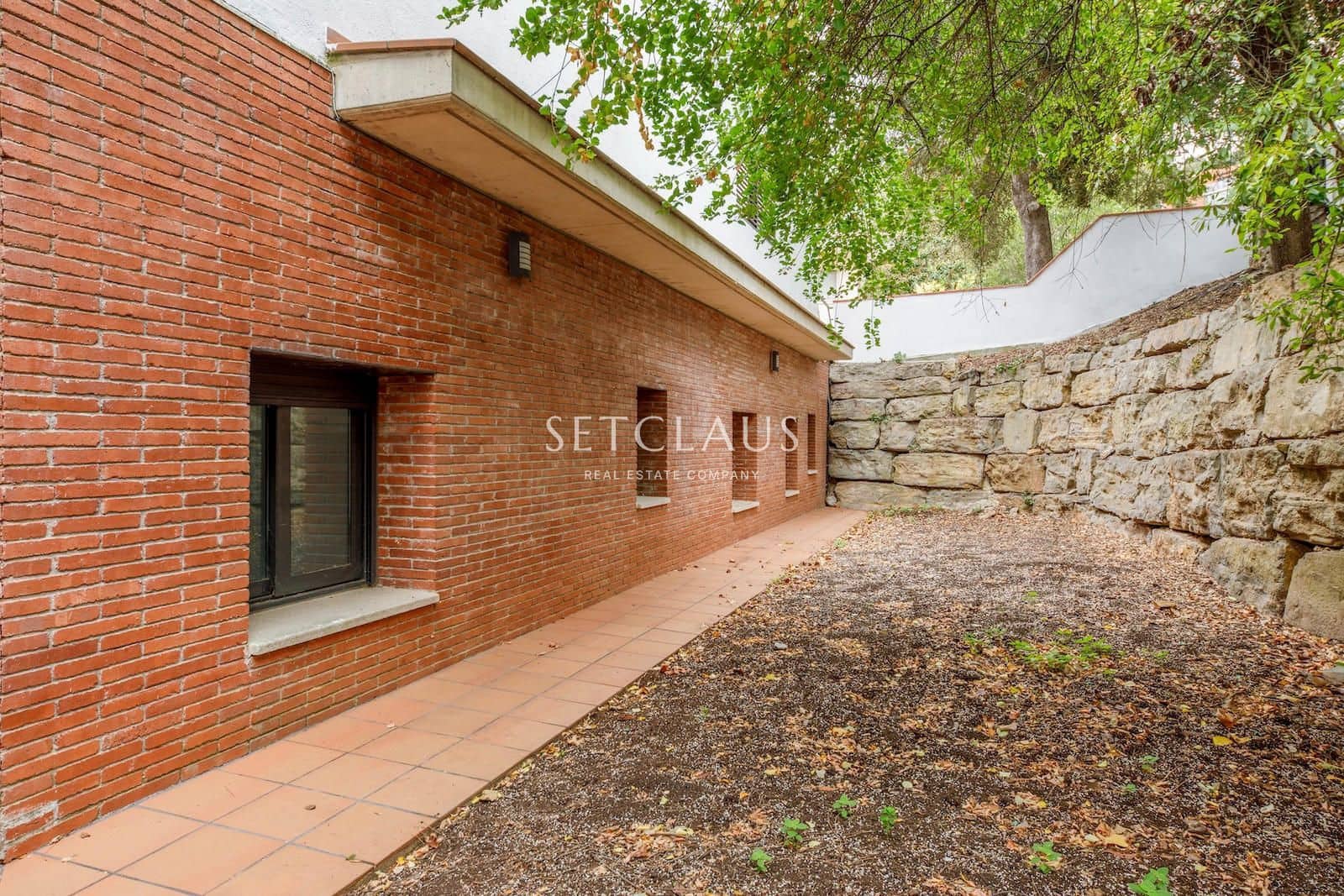 5 bedroom Villa for sale in Les Planes with pool garage - € 1,490,000 (Ref: 10043478)