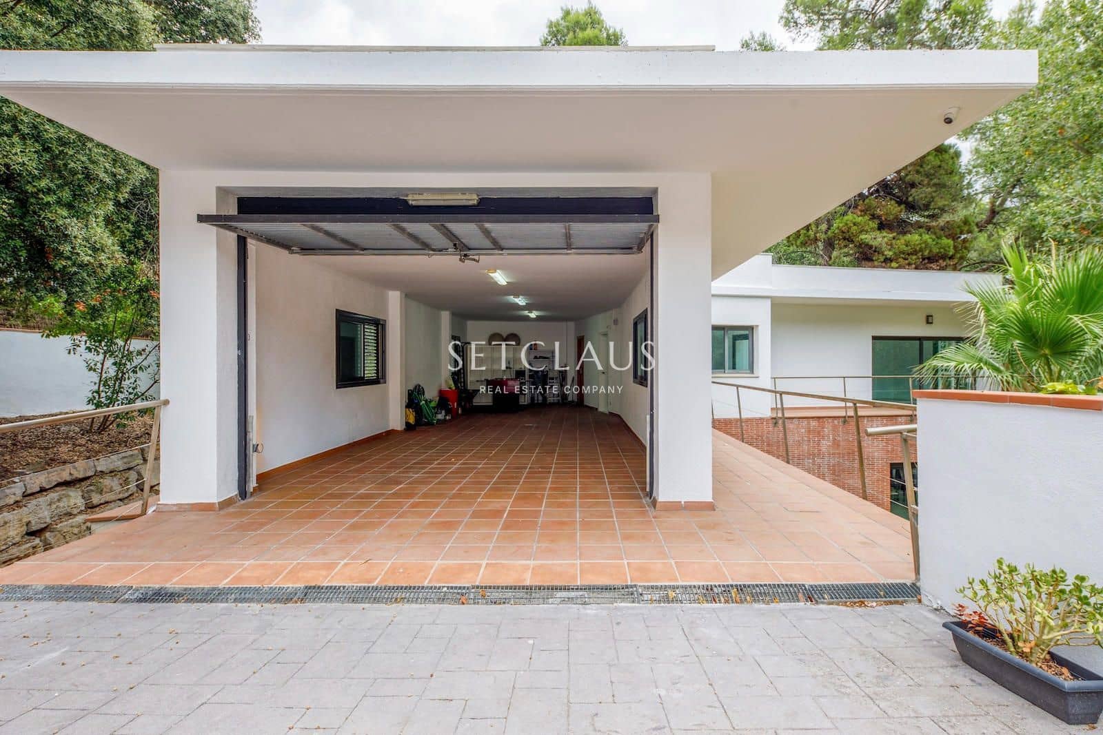 5 bedroom Villa for sale in Les Planes with pool garage - € 1,490,000 (Ref: 10043478)