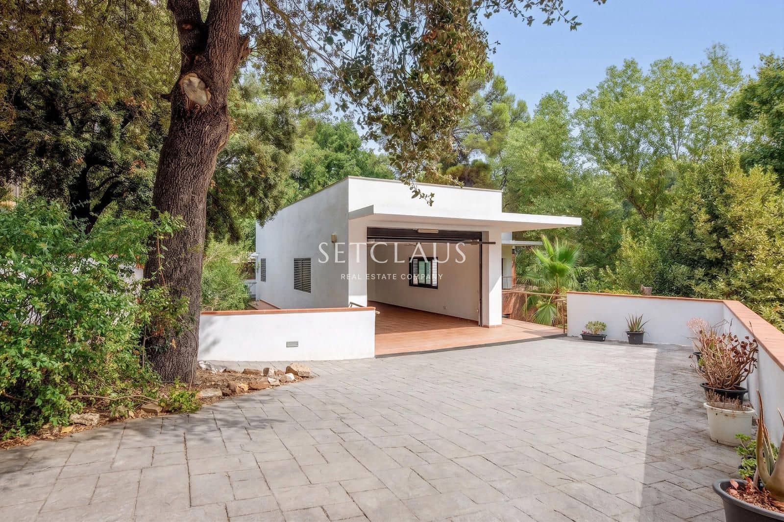 5 bedroom Villa for sale in Les Planes with pool garage - € 1,490,000 (Ref: 10043478)