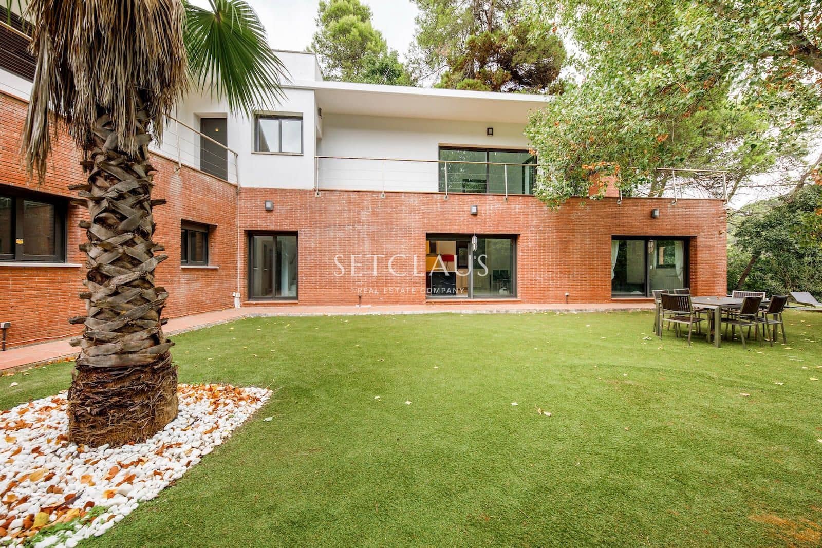 5 bedroom Villa for sale in Les Planes with pool garage - € 1,490,000 (Ref: 10043478)