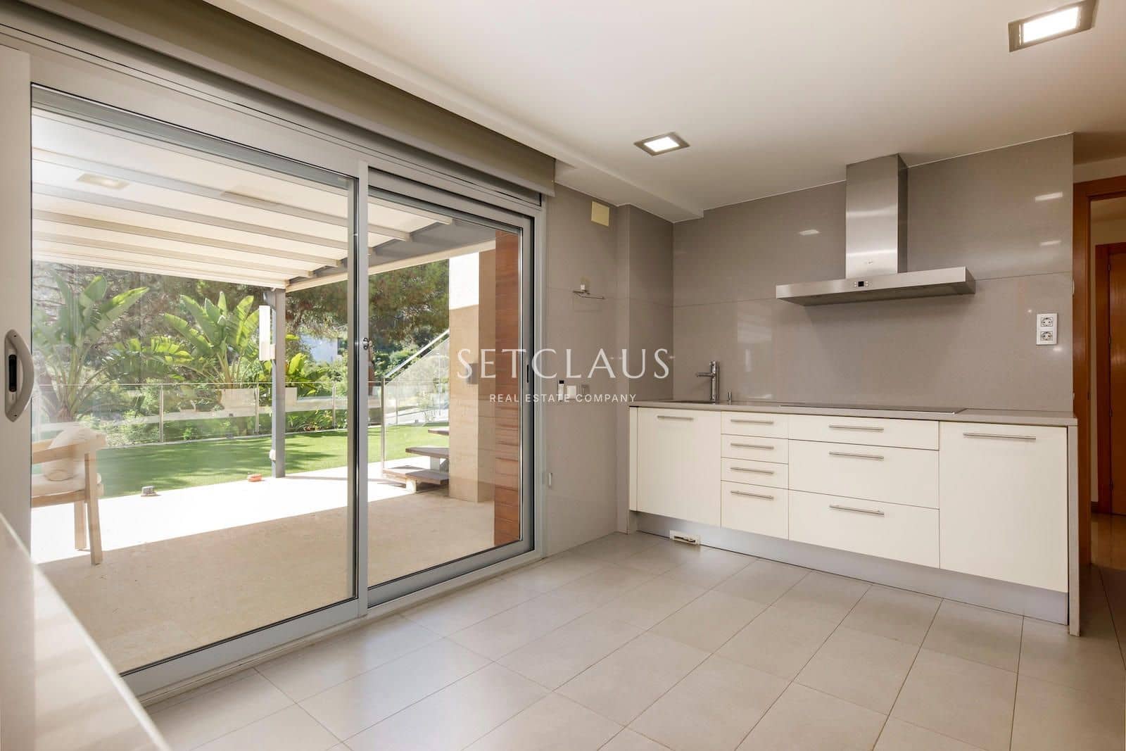 5 slaapkamer Villa te huur in Alella met zwembad garage - € 4.500 (Ref: 10062324)