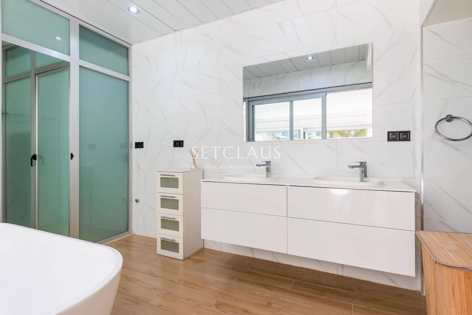 5 slaapkamer Villa te huur in Alella met zwembad garage - € 4.500 (Ref: 10062324)