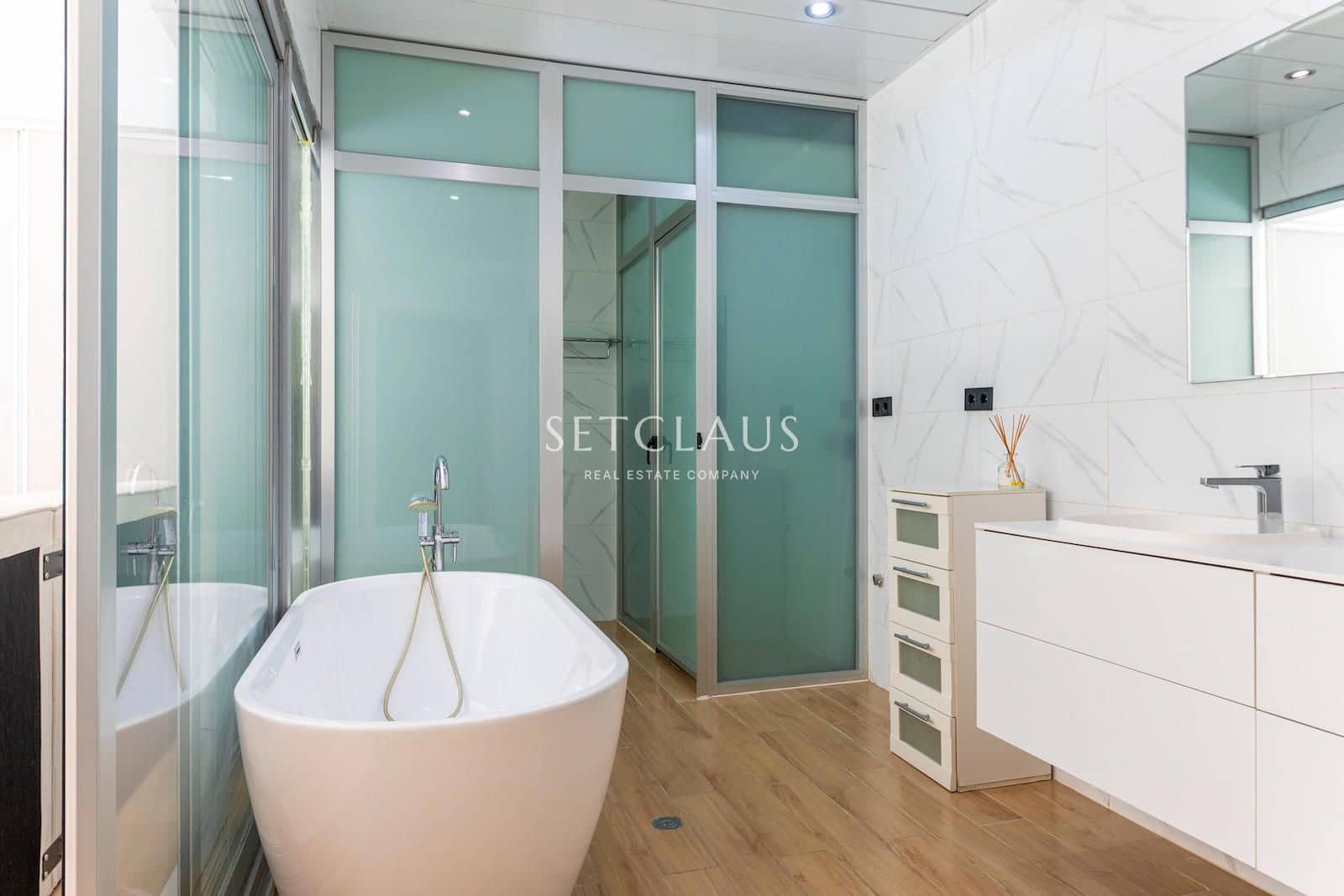 5 slaapkamer Villa te huur in Alella met zwembad garage - € 4.500 (Ref: 10062324)