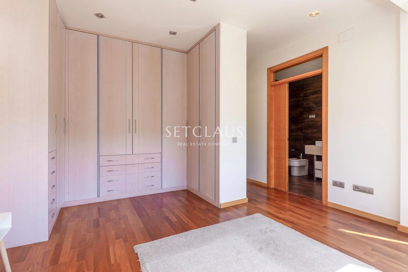 5 slaapkamer Villa te huur in Alella met zwembad garage - € 4.500 (Ref: 10062324)