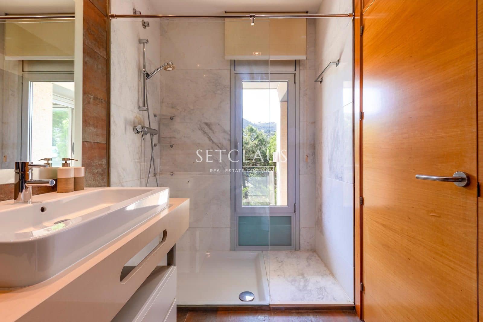 5 slaapkamer Villa te huur in Alella met zwembad garage - € 4.500 (Ref: 10062324)