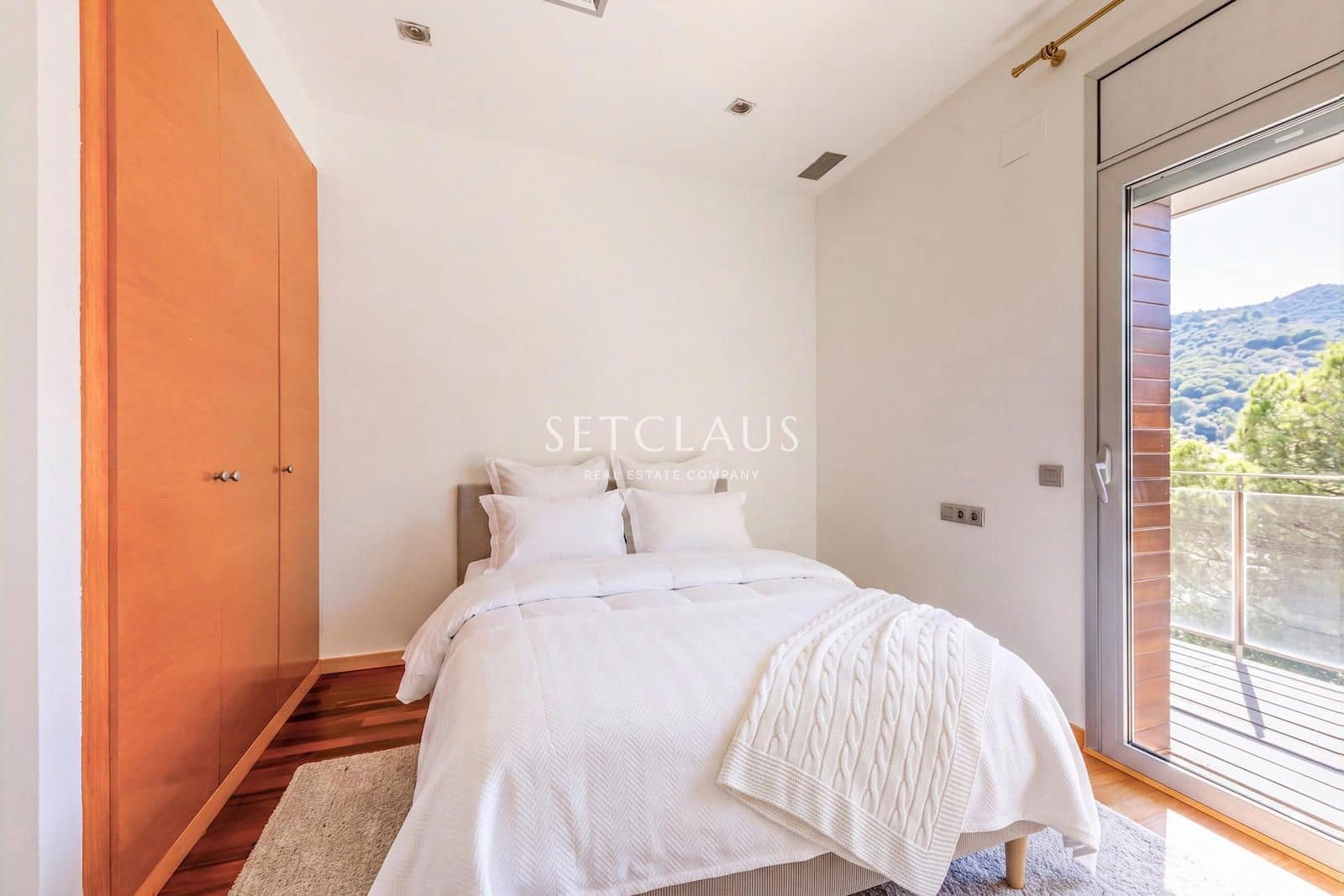 5 slaapkamer Villa te huur in Alella met zwembad garage - € 4.500 (Ref: 10062324)