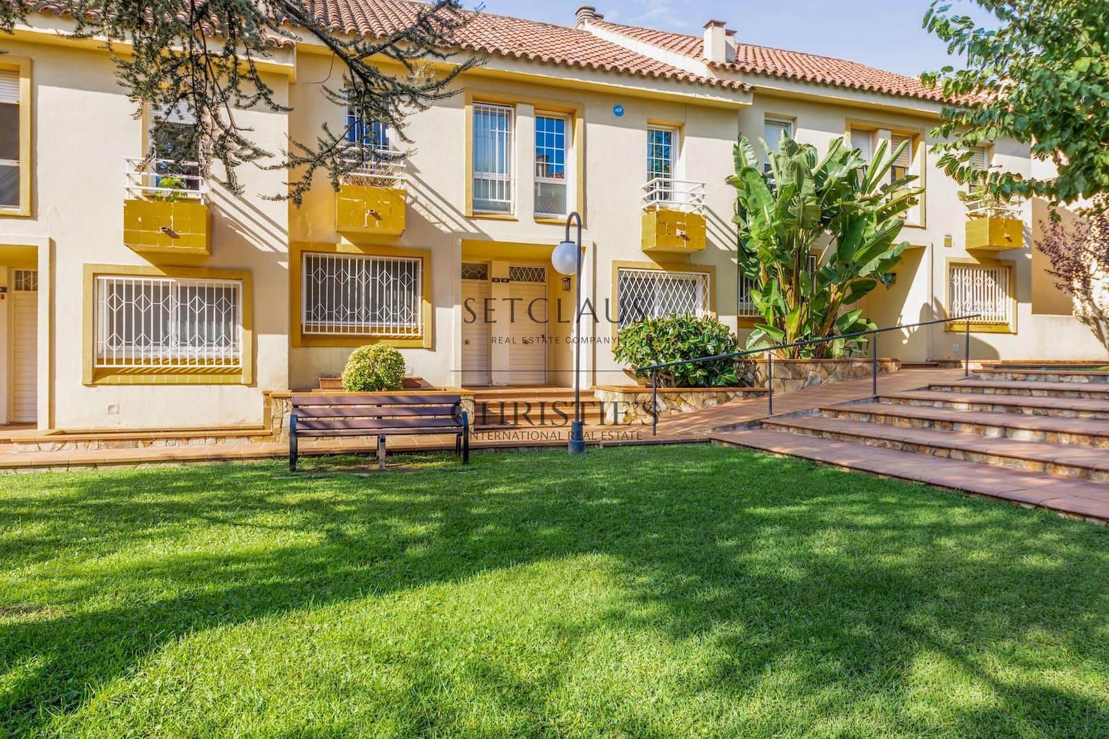 4 bedroom Townhouse for sale in Alella with pool garage - € 625,000 (Ref: 10130405)