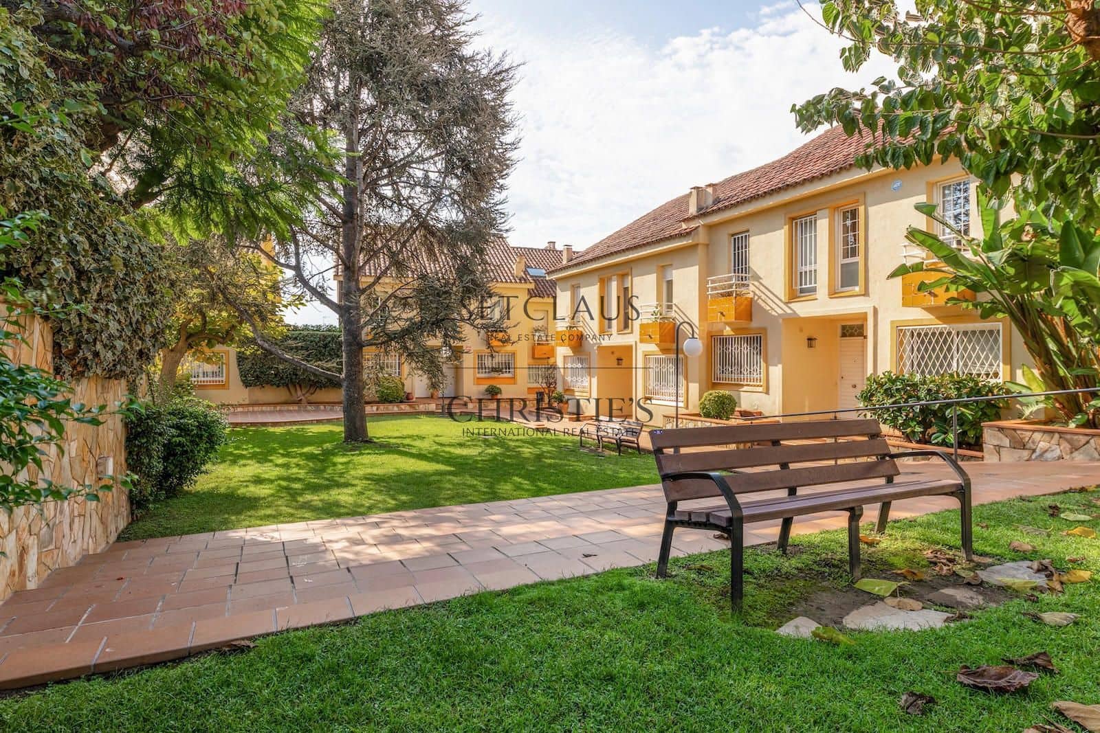 4 bedroom Townhouse for sale in Alella with pool garage - € 625,000 (Ref: 10130405)