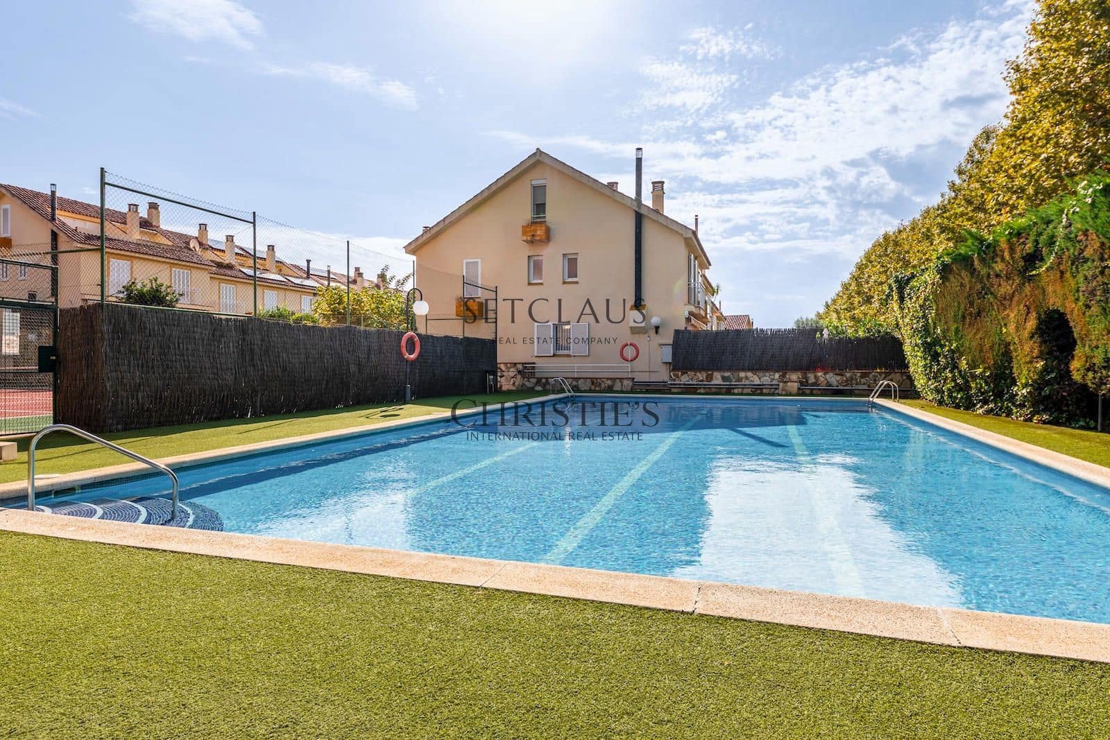 4 bedroom Townhouse for sale in Alella with pool garage - € 625,000 (Ref: 10130405)