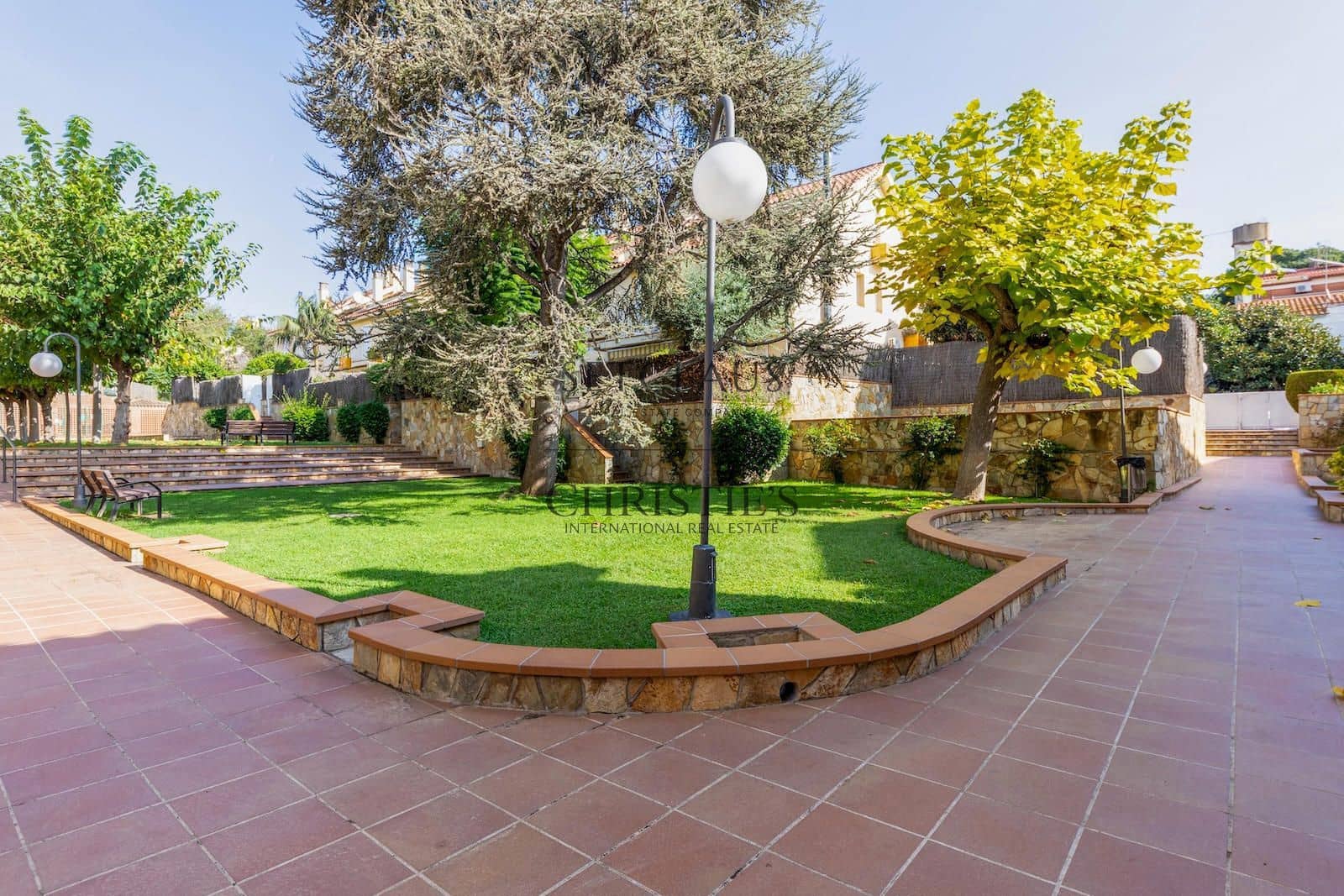 4 bedroom Townhouse for sale in Alella with pool garage - € 625,000 (Ref: 10130405)