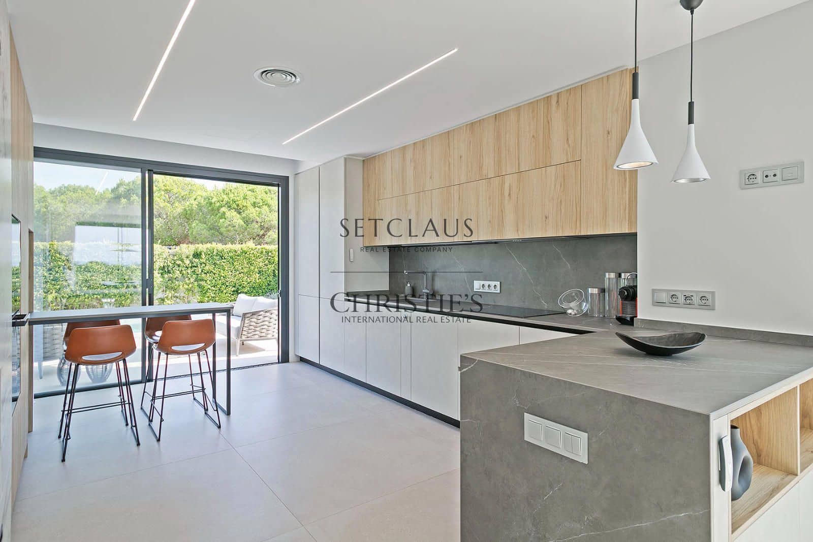 6 chambre Villa/Maison à vendre à Montgat avec piscine garage - 1 950 000 € (Ref: 10140175)
