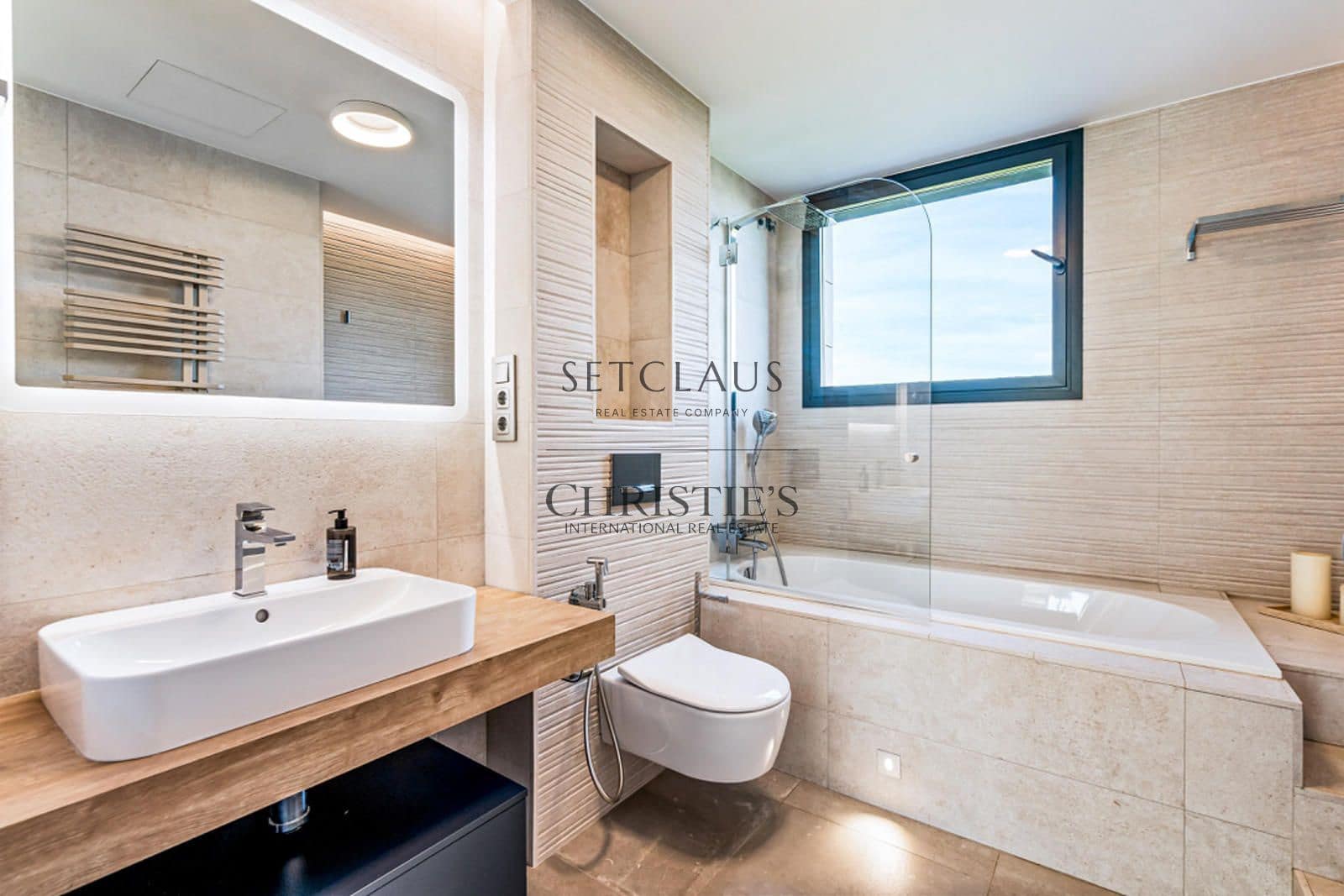 6 chambre Villa/Maison à vendre à Montgat avec piscine garage - 1 950 000 € (Ref: 10140175)
