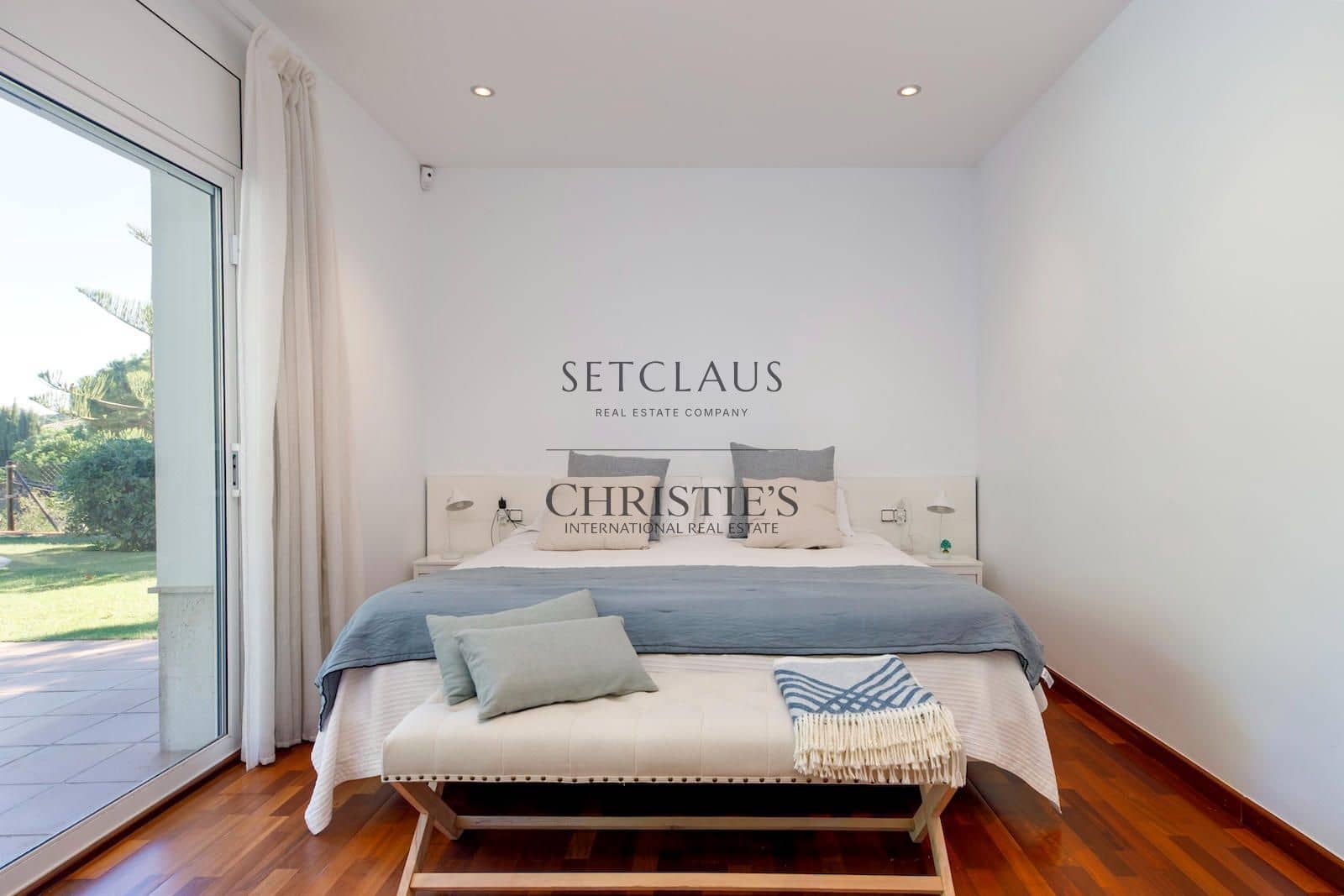 5 bedroom Villa for sale in Premia de Dalt with pool garage - € 1,350,000 (Ref: 10179620)