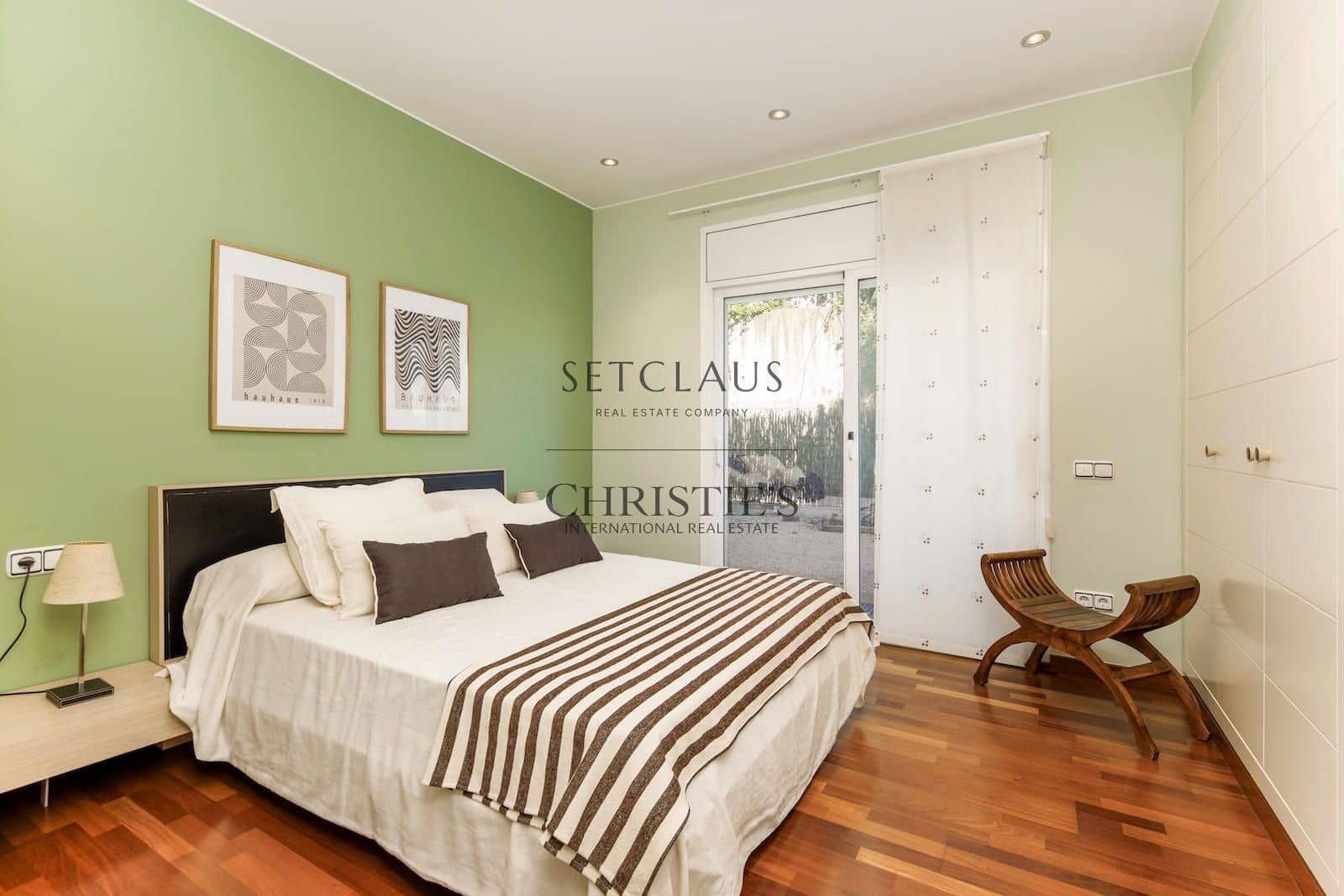 5 bedroom Villa for sale in Premia de Dalt with pool garage - € 1,350,000 (Ref: 10179620)