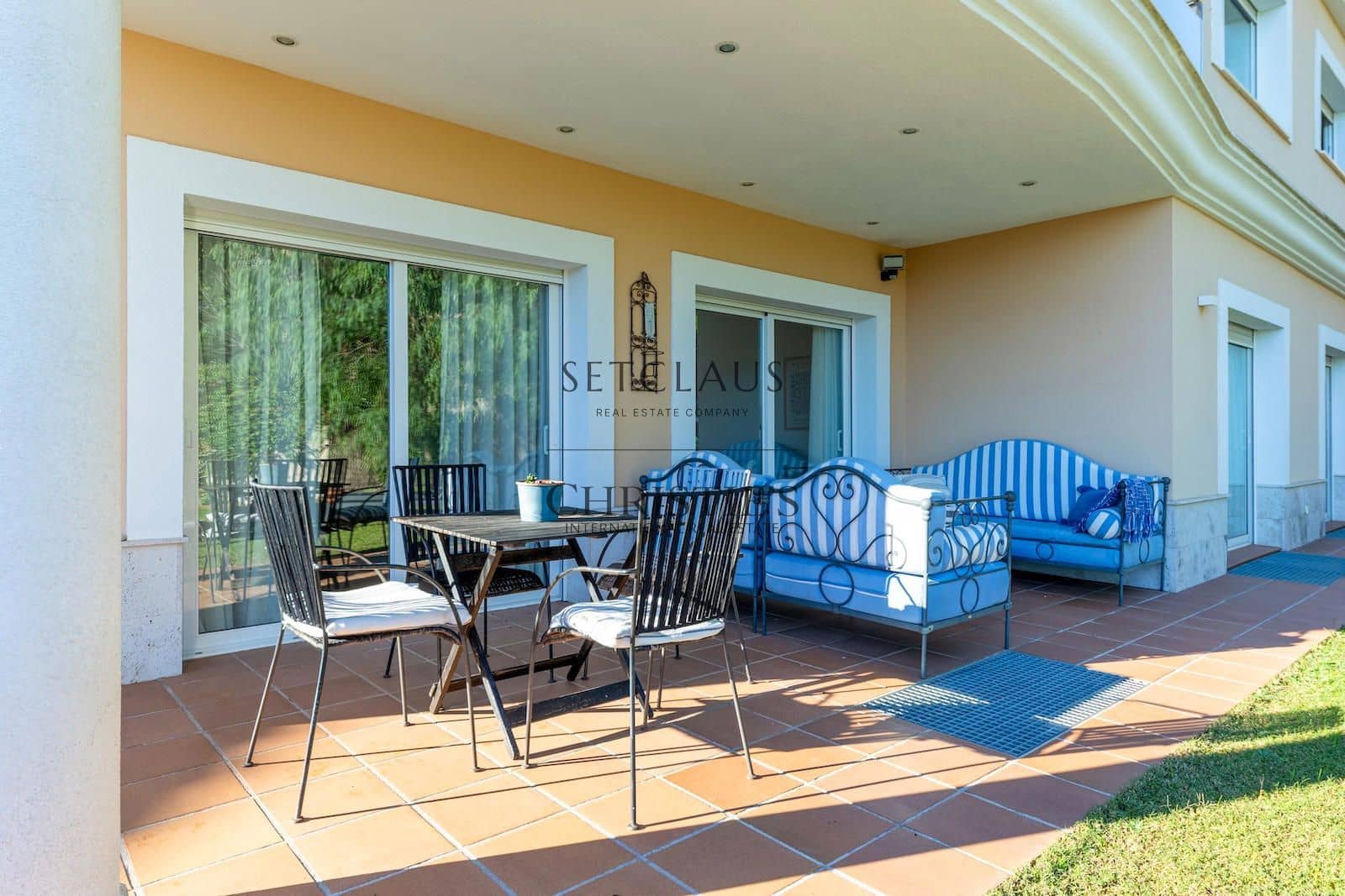 5 bedroom Villa for sale in Premia de Dalt with pool garage - € 1,350,000 (Ref: 10179620)