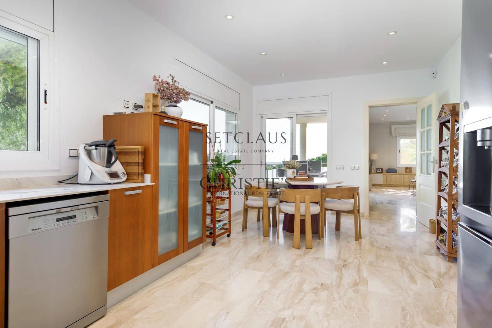 5 bedroom Villa for sale in Premia de Dalt with pool garage - € 1,350,000 (Ref: 10179620)