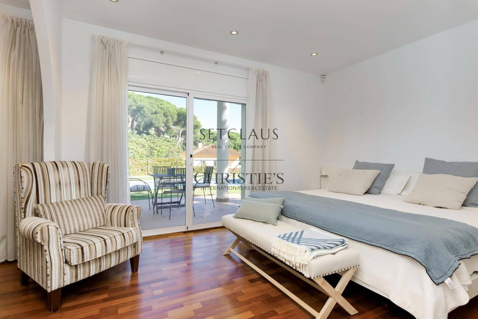 5 bedroom Villa for sale in Premia de Dalt with pool garage - € 1,350,000 (Ref: 10179620)