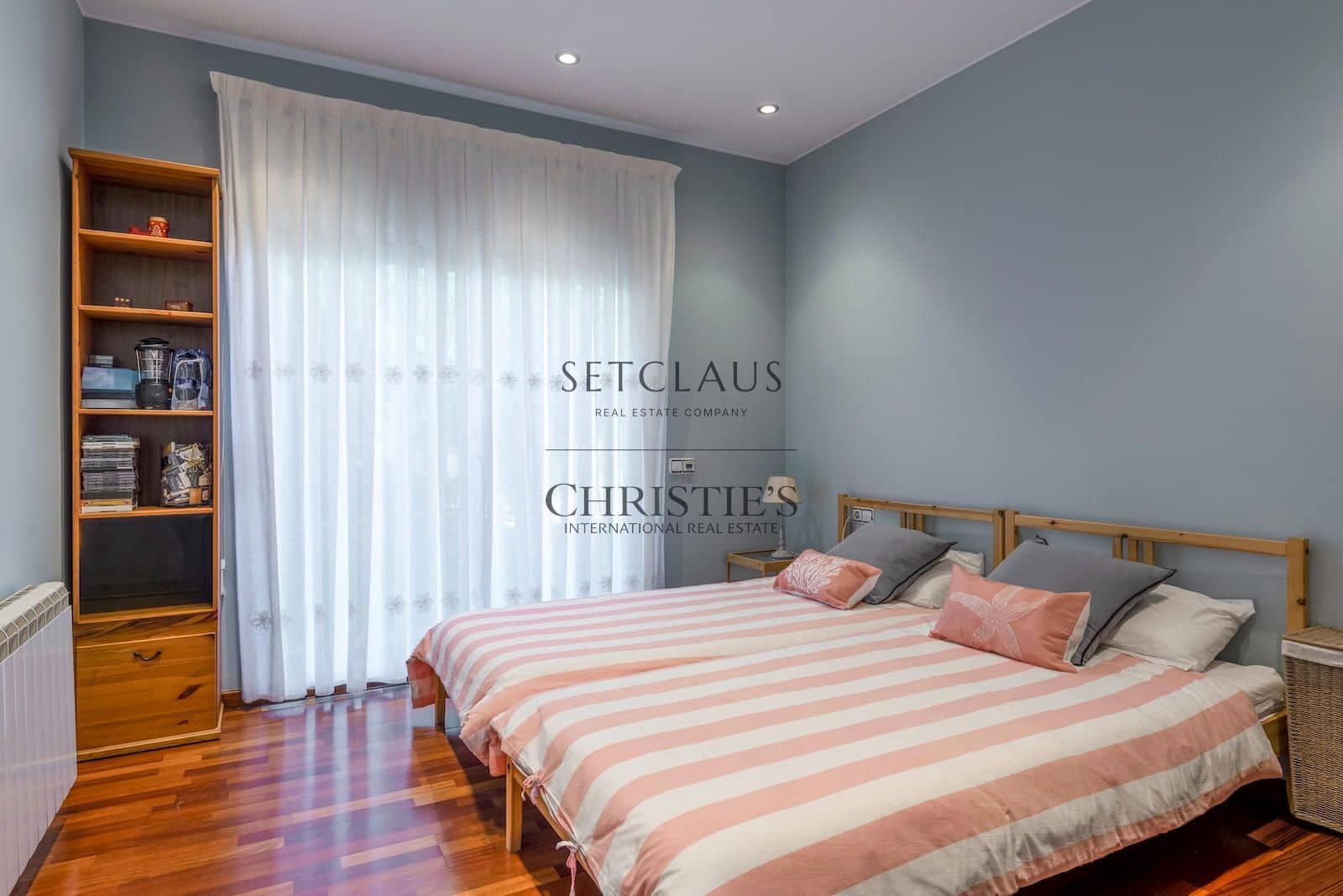 5 bedroom Villa for sale in Premia de Dalt with pool garage - € 1,350,000 (Ref: 10179620)
