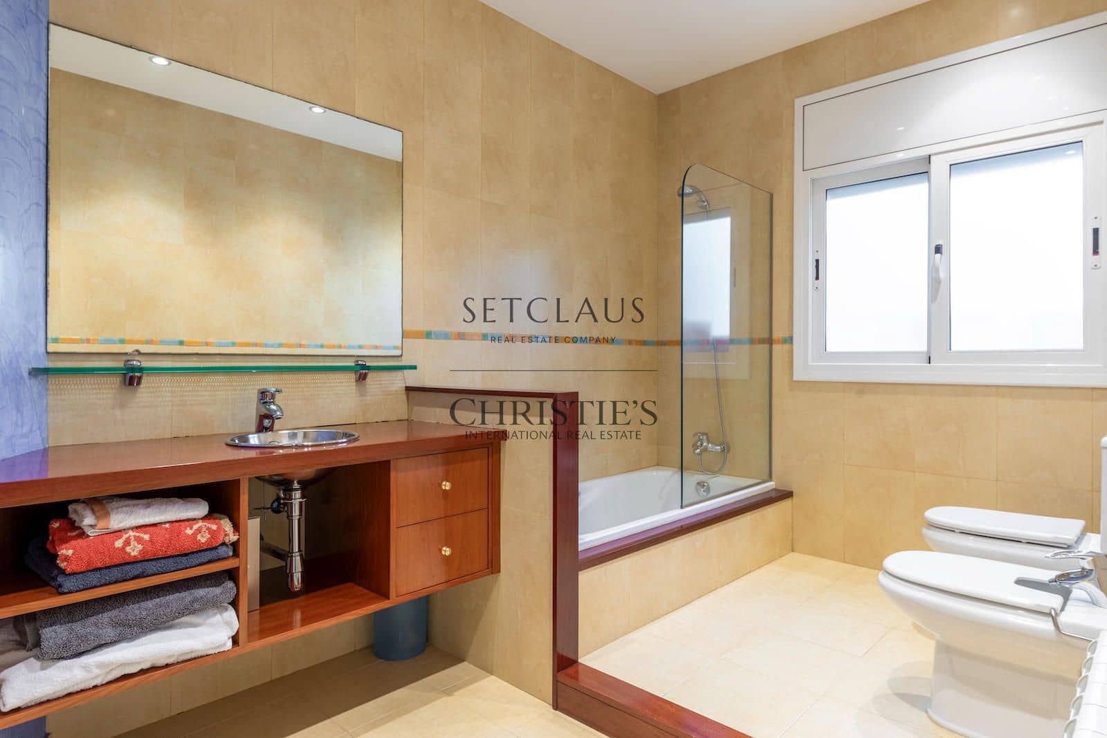 5 bedroom Villa for sale in Premia de Dalt with pool garage - € 1,350,000 (Ref: 10179620)