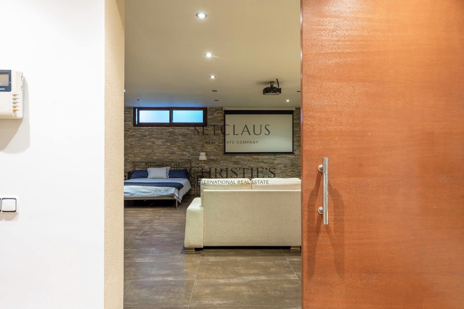 5 bedroom Villa for sale in Premia de Dalt with pool garage - € 1,350,000 (Ref: 10179620)