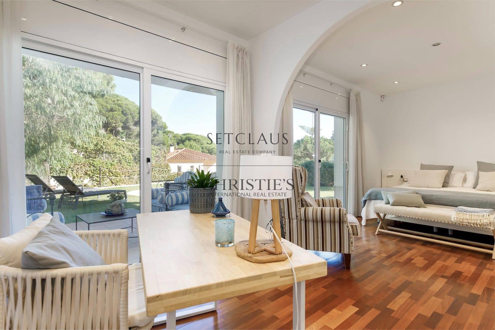 5 bedroom Villa for sale in Premia de Dalt with pool garage - € 1,350,000 (Ref: 10179620)