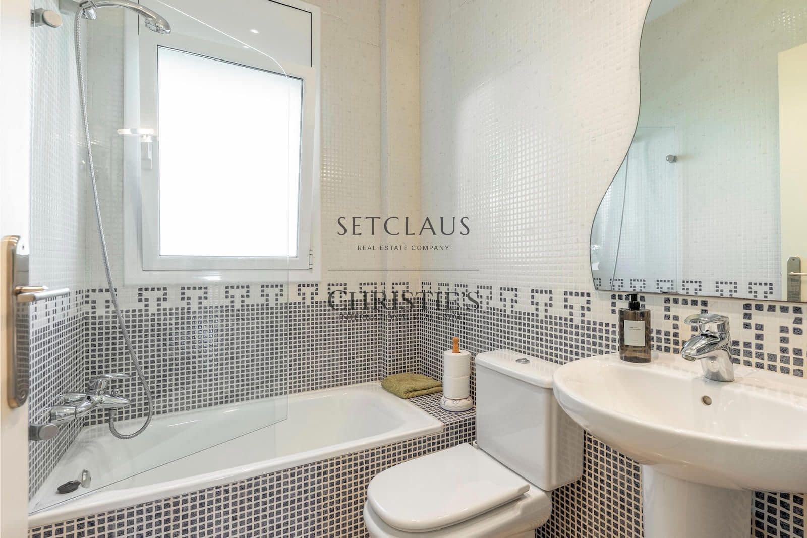 5 bedroom Villa for sale in Premia de Dalt with pool garage - € 1,350,000 (Ref: 10179620)