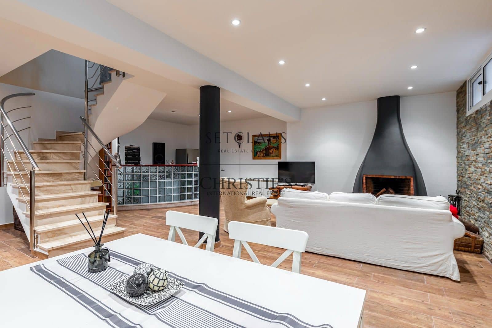 5 bedroom Villa for sale in Premia de Dalt with pool garage - € 1,350,000 (Ref: 10179620)