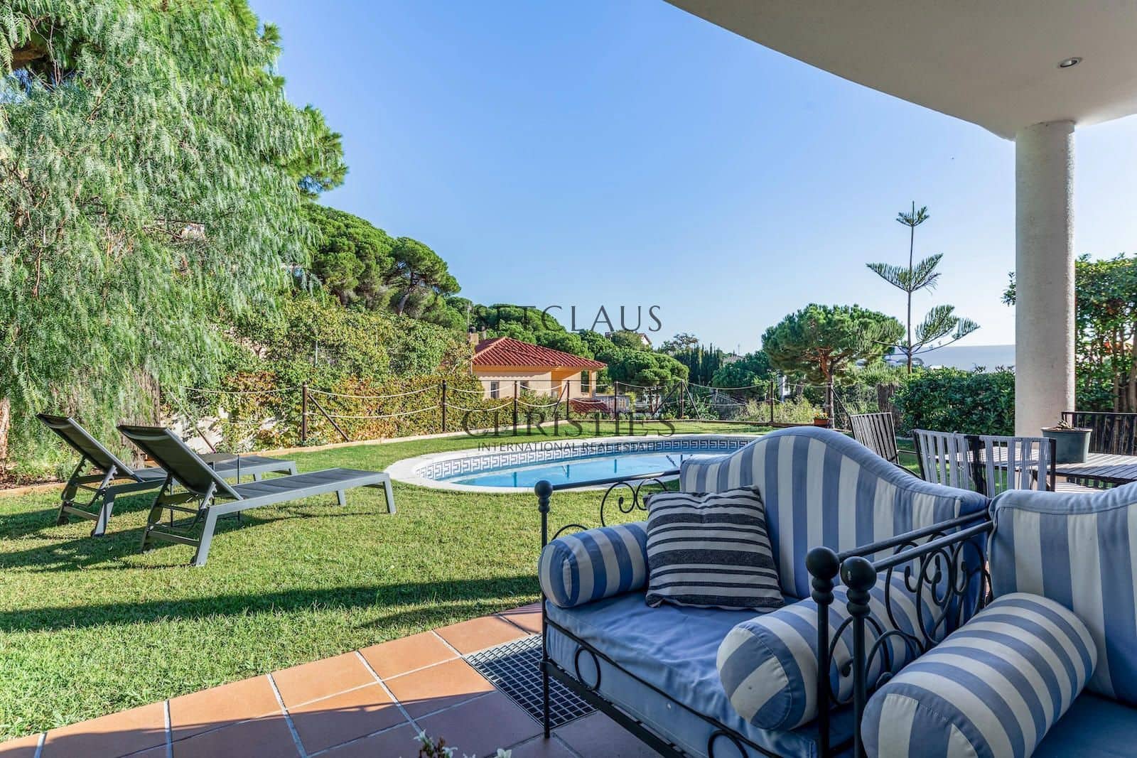 5 bedroom Villa for sale in Premia de Dalt with pool garage - € 1,350,000 (Ref: 10179620)