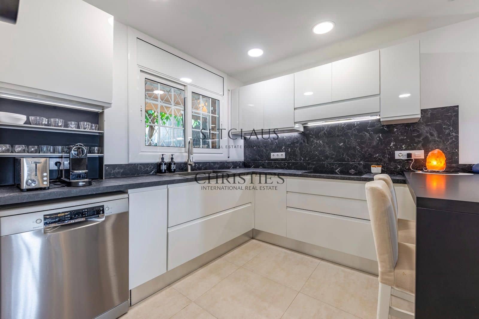 5 sypialnia Willa na sprzedaż w Teia z basenem garażem - 790 000 € (Ref: 10181636)