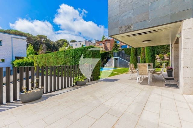 7 soverom Villa til salgs i Vallromanes med svømmebasseng garasje - € 1 325 000 (Ref: 5385144)