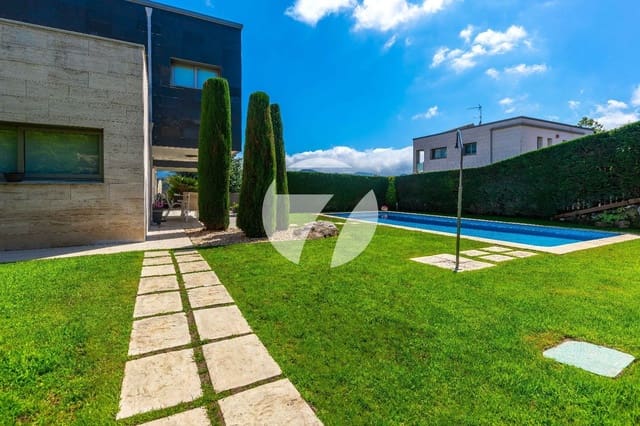 7 soverom Villa til salgs i Vallromanes med svømmebasseng garasje - € 1 325 000 (Ref: 5385144)