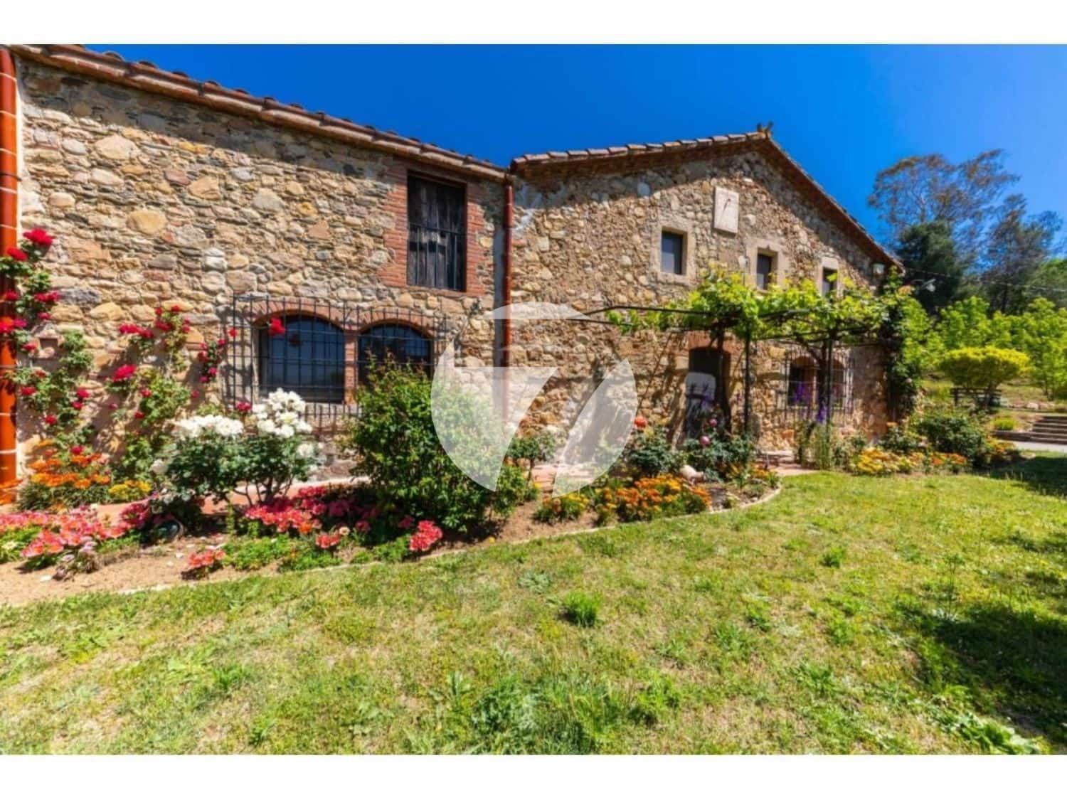 6 bedroom Villa for sale in Sant Feliu de Buixalleu with pool garage - € 1,100,000 (Ref: 5385156)