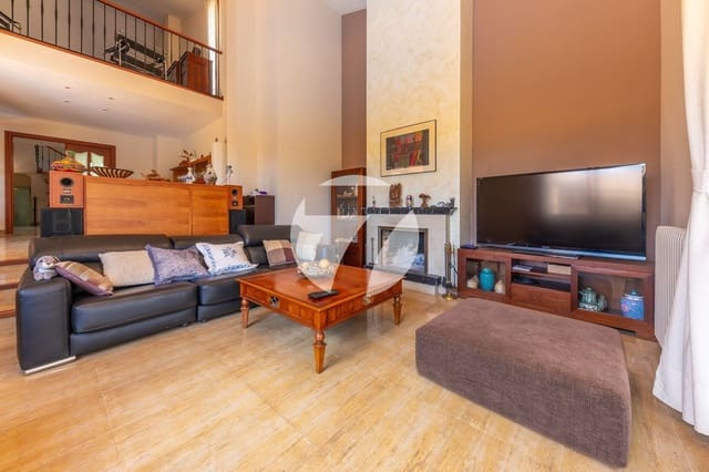 4 soverom Villa til salgs i Vallromanes med svømmebasseng garasje - € 849 000 (Ref: 5385190)