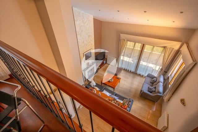 4 soverom Villa til salgs i Vallromanes med svømmebasseng garasje - € 849 000 (Ref: 5385190)