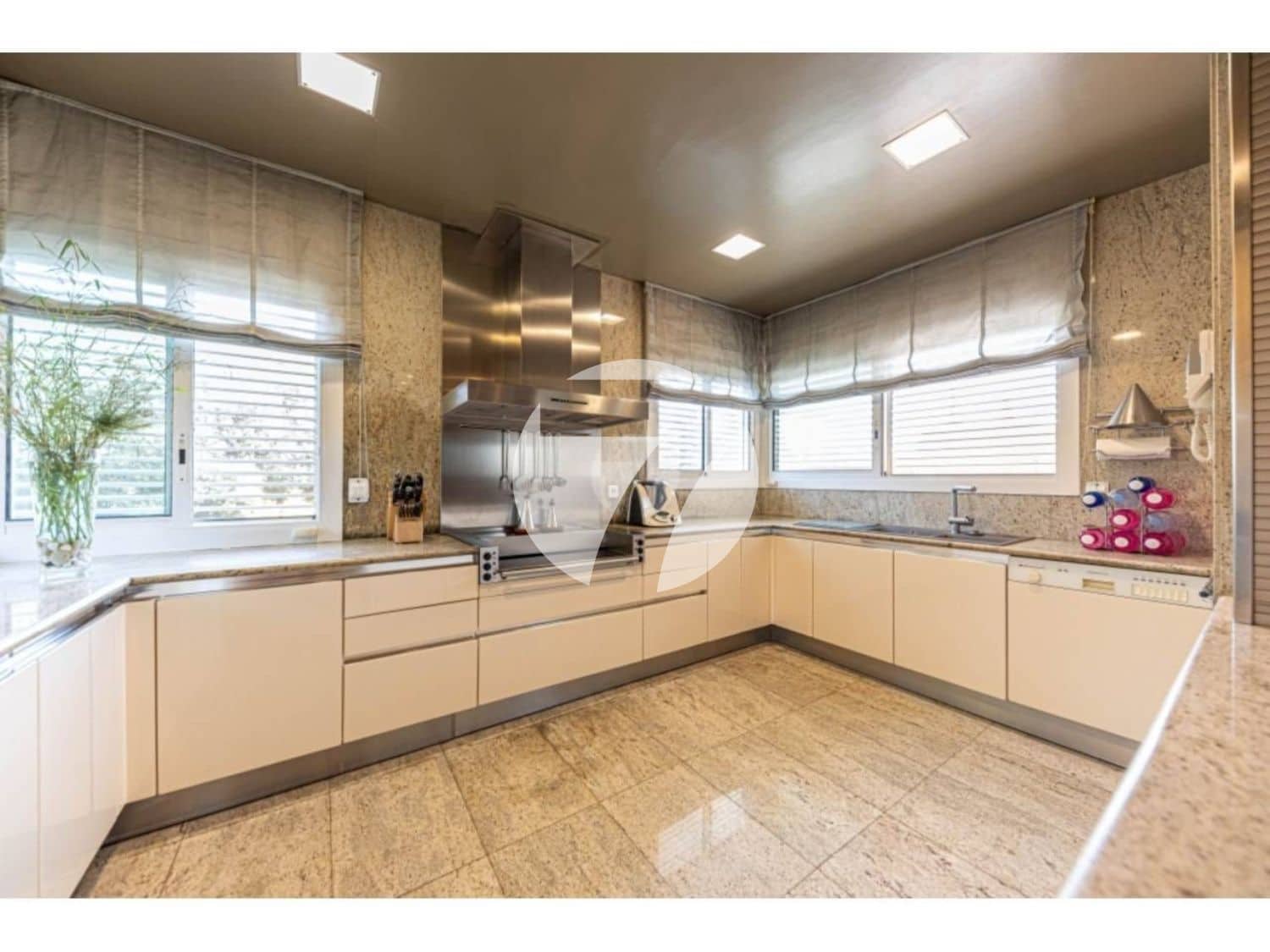 5 slaapkamer Villa te koop in Montornes del Valles met zwembad garage - € 1.200.000 (Ref: 5385209)