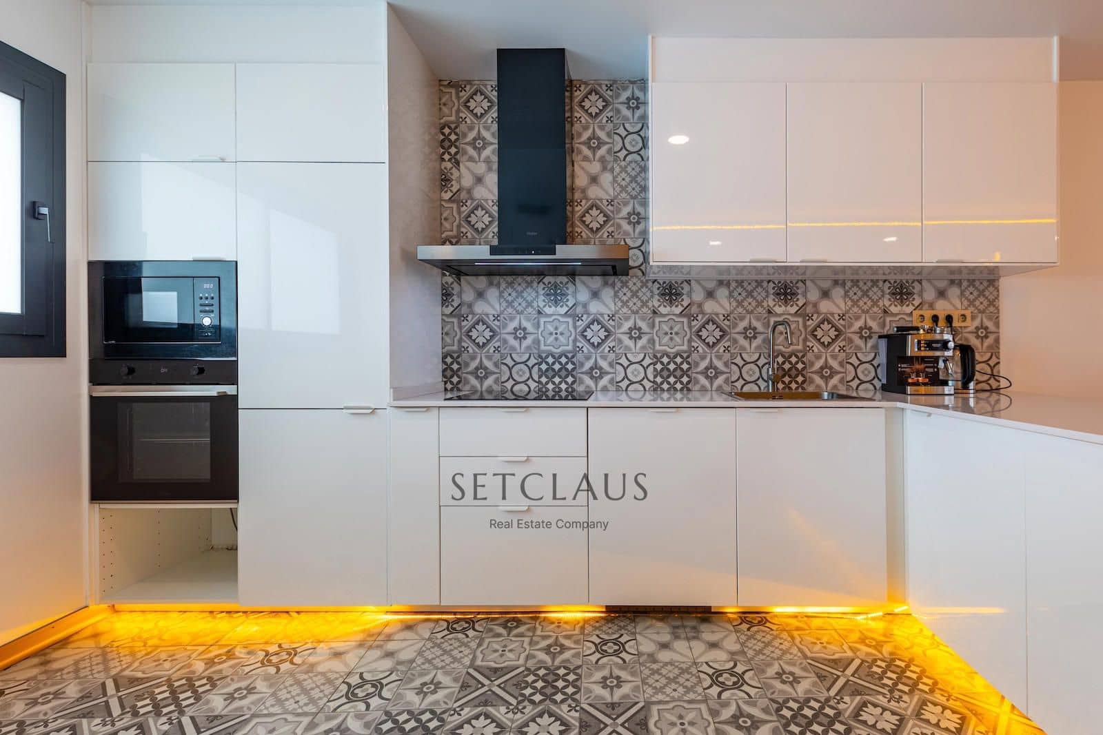 4 soveværelse Byhus til salg i Montgat med swimmingpool garage - € 915.000 (Ref: 5765251)