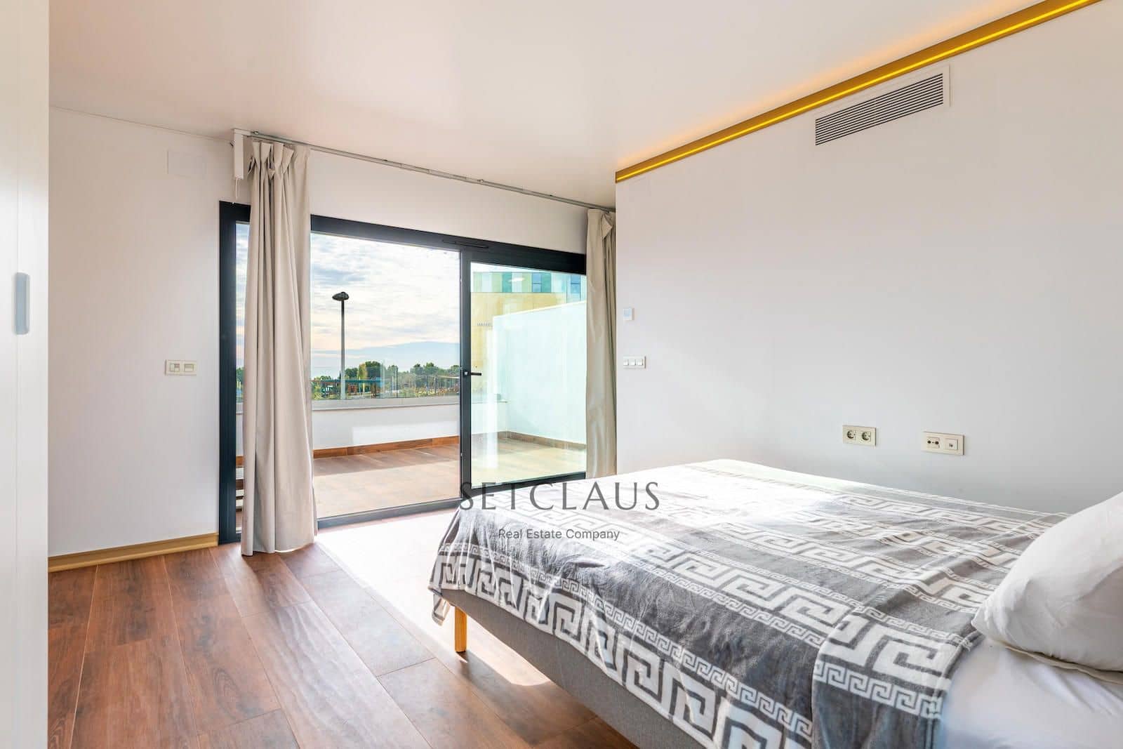 4 soveværelse Byhus til salg i Montgat med swimmingpool garage - € 915.000 (Ref: 5765251)