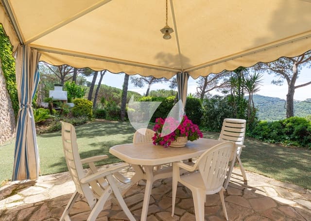 7 bedroom Villa for sale in Dosrius with pool garage - € 750,000 (Ref: 6889282)