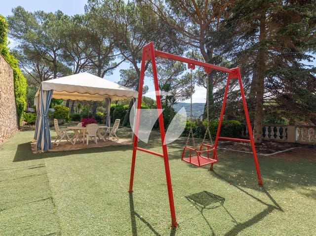 7 bedroom Villa for sale in Dosrius with pool garage - € 750,000 (Ref: 6889282)