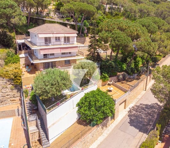 7 bedroom Villa for sale in Dosrius with pool garage - € 750,000 (Ref: 6889282)