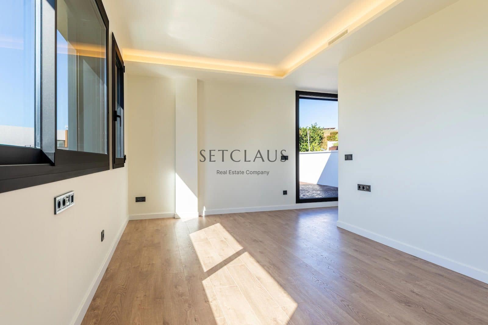 4 makuuhuone Huvila myytävänä paikassa Teia mukana uima-altaan 
autotalli - 1 100 000 € (Ref: 6965615)