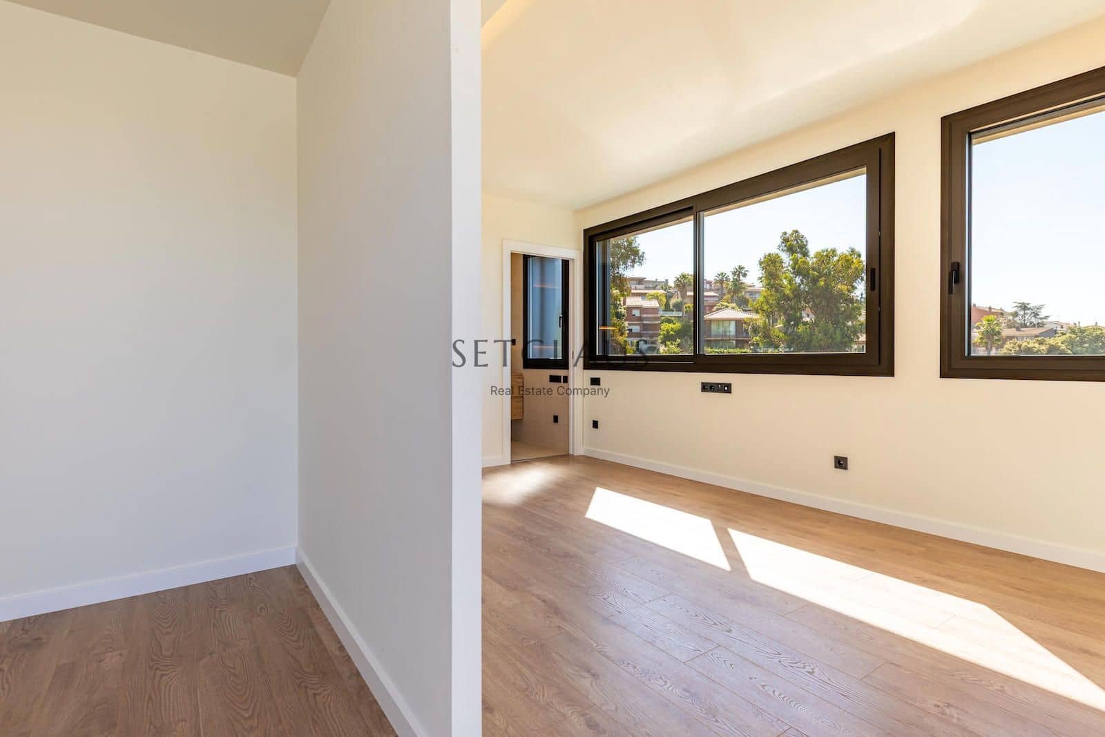 4 makuuhuone Huvila myytävänä paikassa Teia mukana uima-altaan 
autotalli - 1 100 000 € (Ref: 6965615)