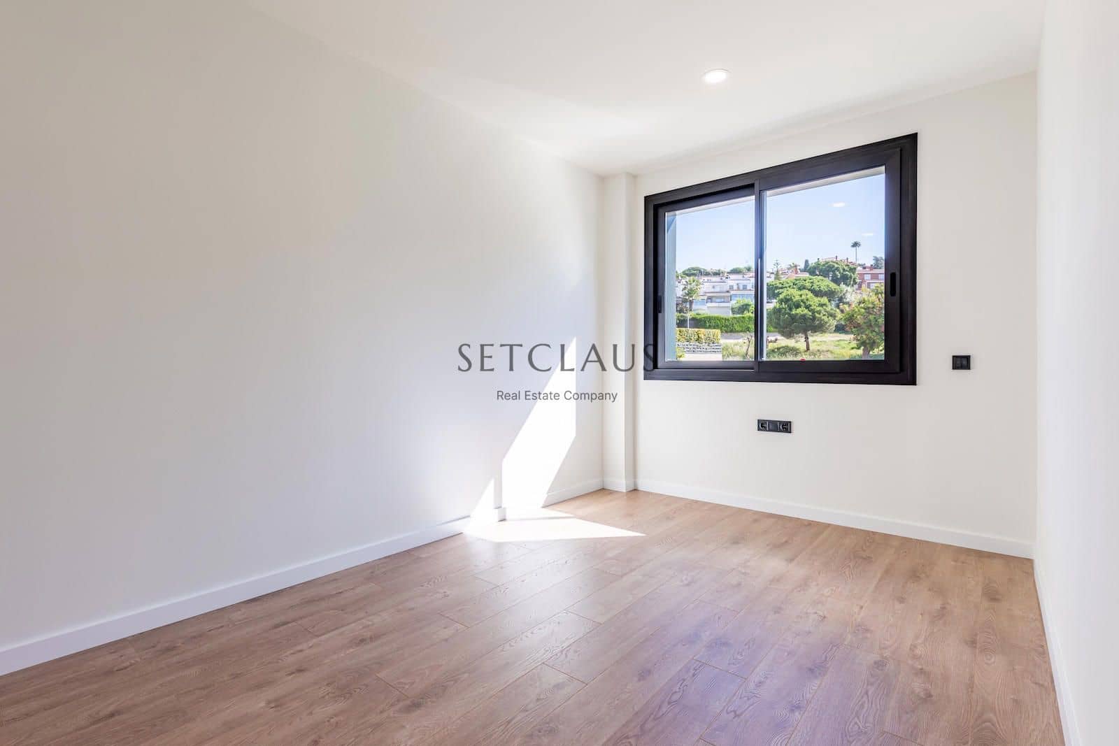 4 makuuhuone Huvila myytävänä paikassa Teia mukana uima-altaan 
autotalli - 1 100 000 € (Ref: 6965615)