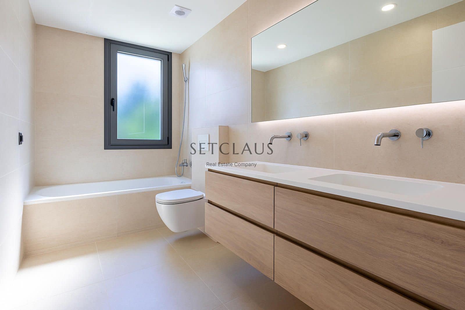 4 makuuhuone Huvila myytävänä paikassa Teia mukana uima-altaan 
autotalli - 1 100 000 € (Ref: 6965615)