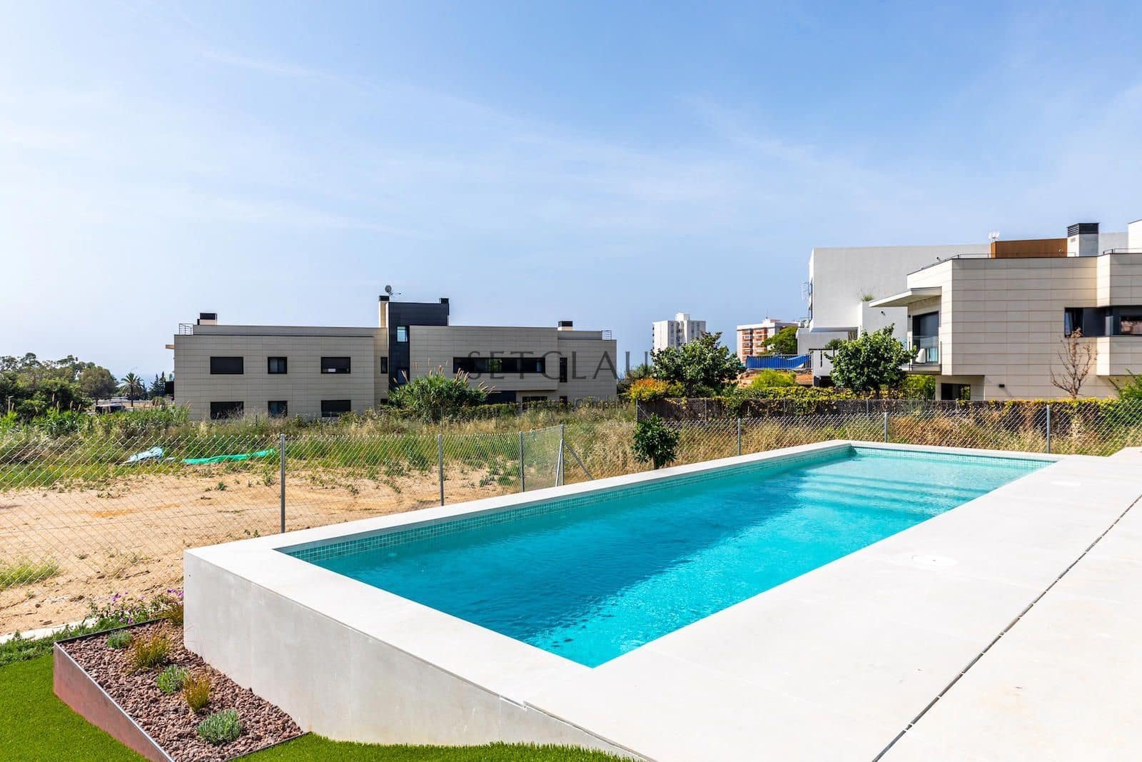 4 makuuhuone Huvila myytävänä paikassa Teia mukana uima-altaan 
autotalli - 1 100 000 € (Ref: 6965615)