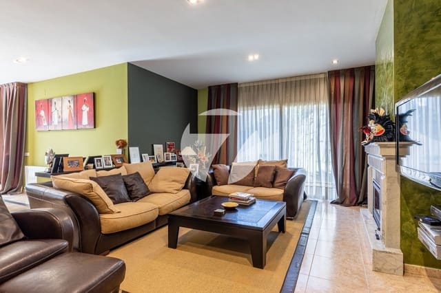 5 soverom Villa til salgs i Premià de Dalt med svømmebasseng garasje - € 995 000 (Ref: 8035016)